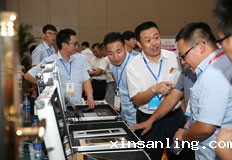 工程商展台参观