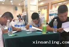 展台人头攒动